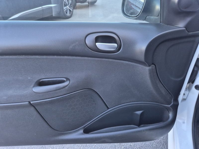 PEUGEOT 206+ 1.1 GÉNÉRATION 3P 2012