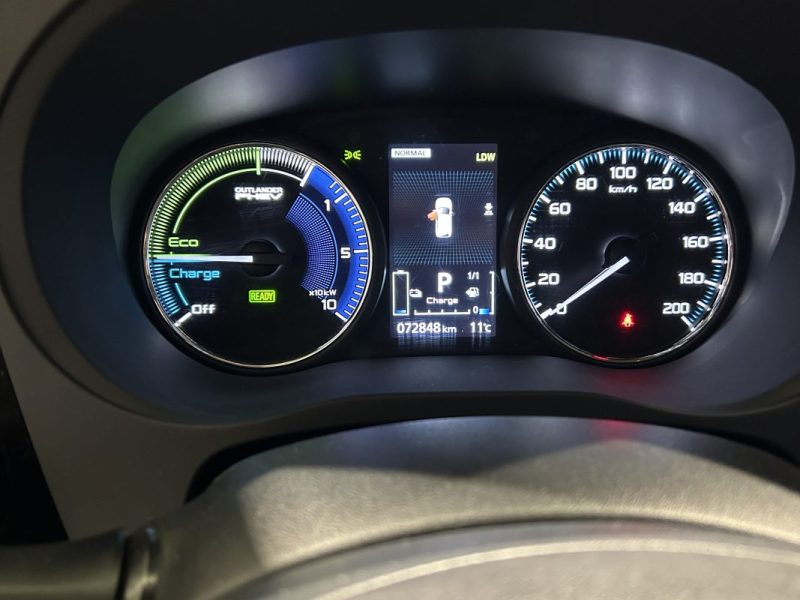 MITSUBISHI OUTLANDER 4WD INTENS RECHARGEABLE CAMERA DE RECUL / SIEGES CHAUFFANTS 