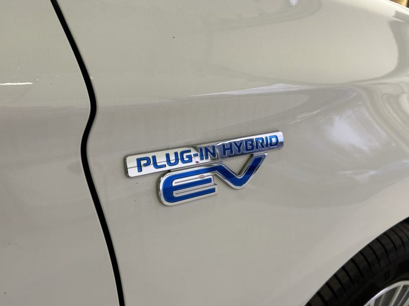 MITSUBISHI OUTLANDER 4WD INTENS RECHARGEABLE CAMERA DE RECUL / SIEGES CHAUFFANTS 