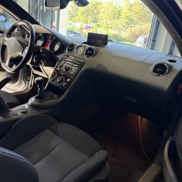 PEUGEOT RCZ 2.0 HDI FAP 163CH Confort