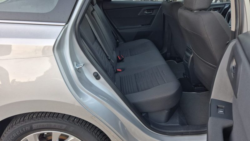 TOYOTA AURIS TOURING SPORT HSD 136H DYNAMIC NAV BUISINESS 2018