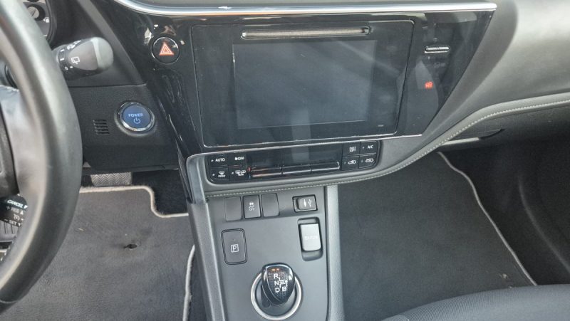 TOYOTA AURIS TOURING SPORT HSD 136H DYNAMIC NAV BUISINESS 2018