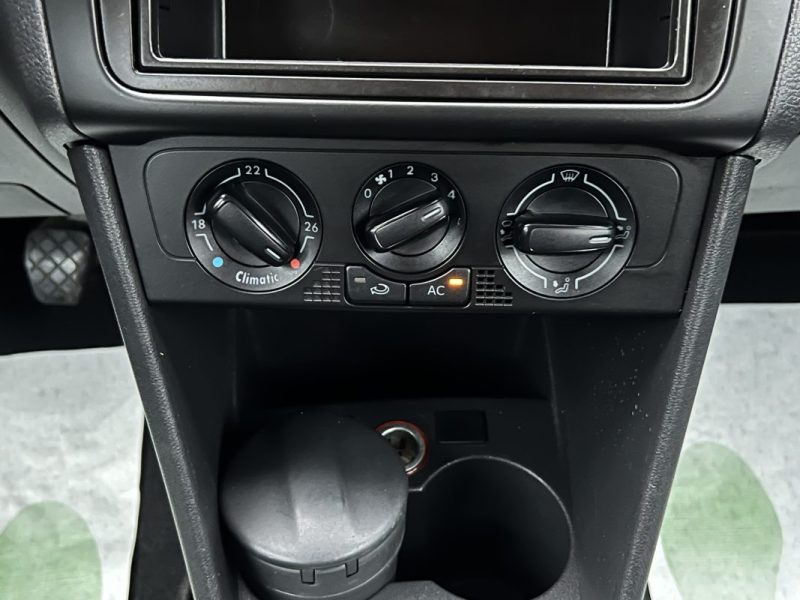 VOLKSWAGEN POLO 5 V 1.2 60 Cv 5 PORTES / CLIMATISATION REGULATEUR - GARANTIE 1 AN