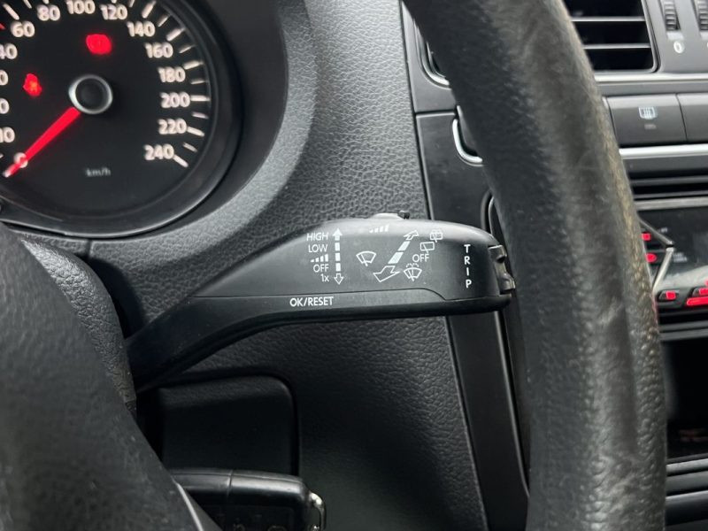 VOLKSWAGEN POLO 5 V 1.2 60 Cv 5 PORTES / CLIMATISATION REGULATEUR - GARANTIE 1 AN