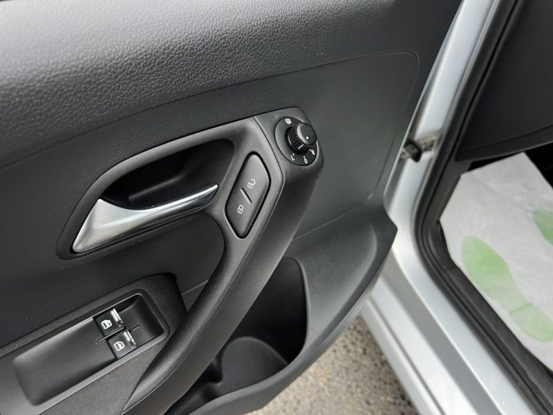 VOLKSWAGEN POLO 5 V 1.2 60 Cv 5 PORTES / CLIMATISATION REGULATEUR - GARANTIE 1 AN