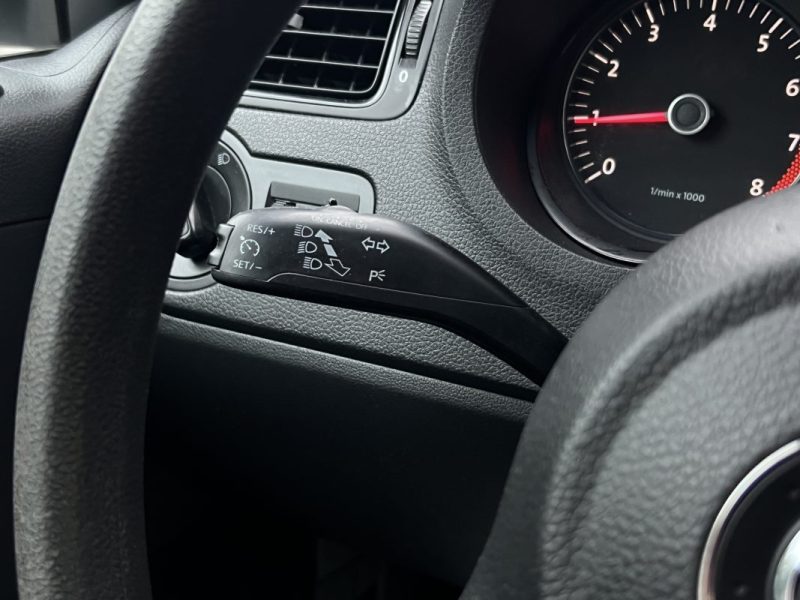 VOLKSWAGEN POLO 5 V 1.2 60 Cv 5 PORTES / CLIMATISATION REGULATEUR - GARANTIE 1 AN