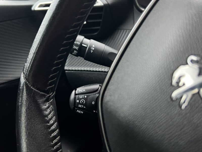 PEUGEOT 208 II 1.2 75 CV ECRAN TACTILE / APPLE CARPLAY & ANDROID CRIT AIR 1  - GARANTIE 1 AN