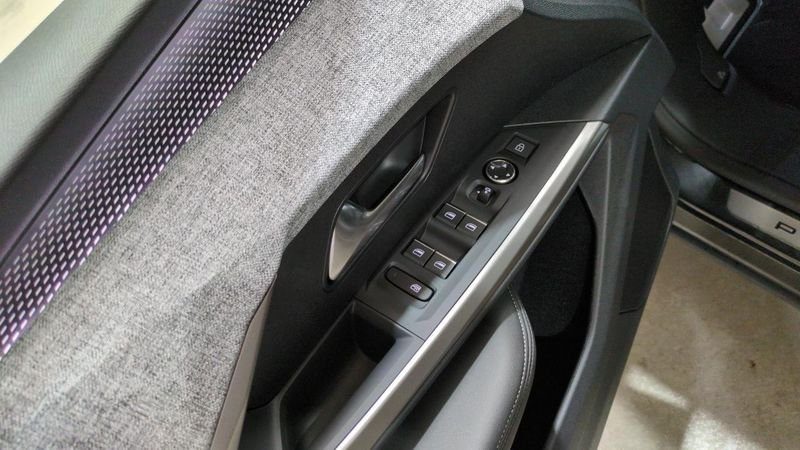 Peugeot 3008 nouveau Hybrid 145 e-dcs6 gt surequipe