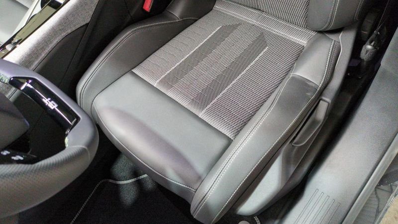 Peugeot 3008 nouveau Hybrid 145 e-dcs6 gt surequipe