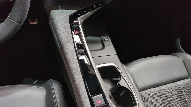 Peugeot 3008 nouveau Hybrid 145 e-dcs6 gt surequipe