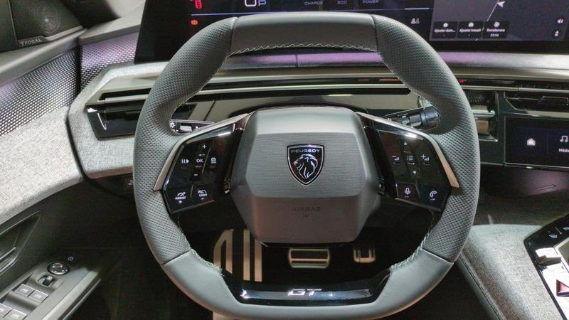 Peugeot 3008 nouveau Hybrid 145 e-dcs6 gt surequipe