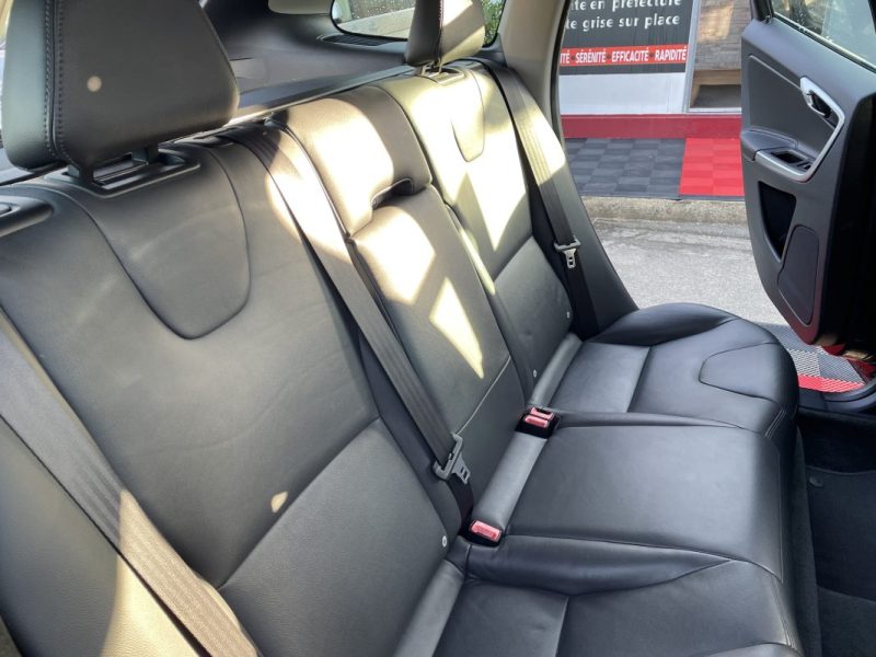 VOLVO XC60 D4 181CH  GEARTRONIC     GARANTIE 3/12 MOIS 2014