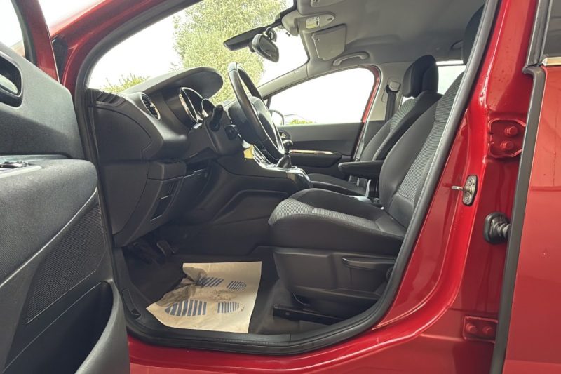 PEUGEOT 5008 1.6 HDI 112 FAP CONFORT PACK 5PL BVM6 