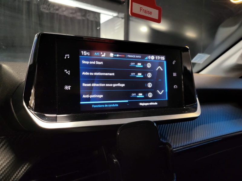 PEUGEOT 208 1.2 PURETECH 100cv EAT8 STYLE / CAMERA / APPLE CARPLAY