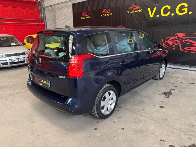 PEUGEOT 5008