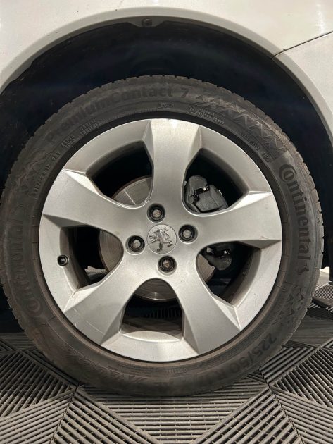 PEUGEOT 3008 1.6I - 16V 120CH