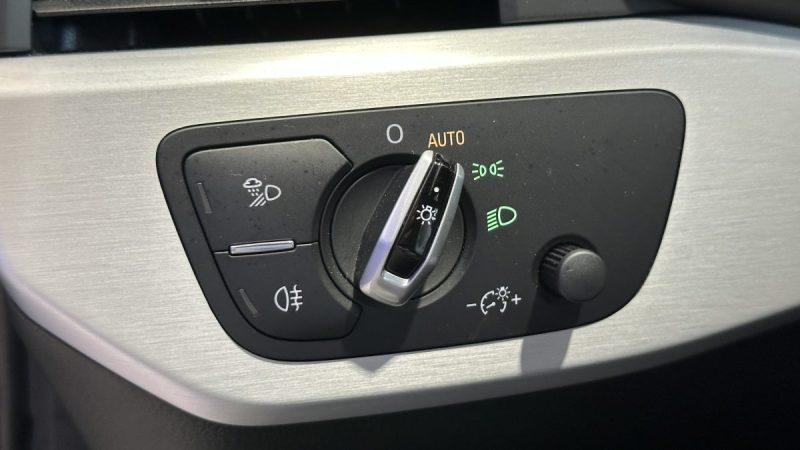 Audi A4 Limousine B9 2.0 TDI 150ch S-Line - S-Tronic - Toit ouvrant - Carplay - Virtual Cockpit