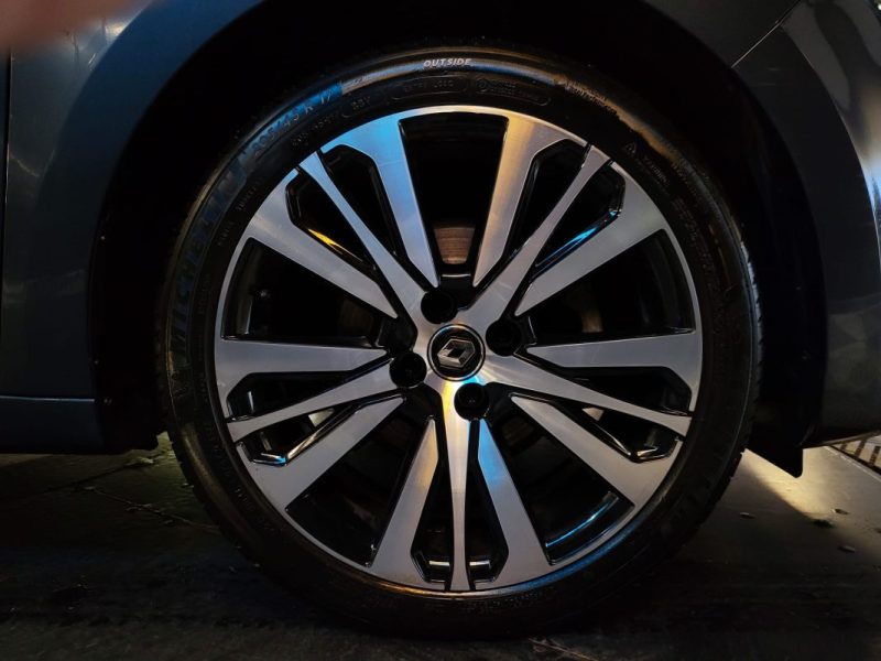 RENAULT CLIO 1.3 TCE 130ch INITIALE PARIS VOLANT CHAUFFANT / APPLE CARPLAY / MAIN LIBRE / CAMERA 360