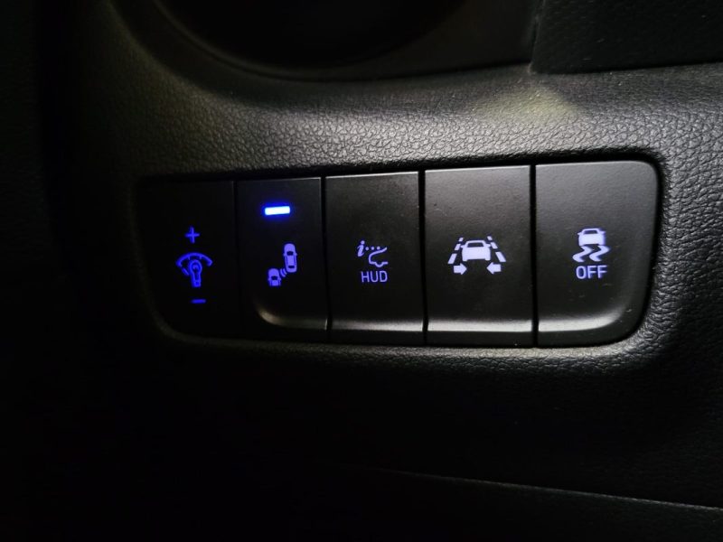 HYUNDAI KONA 1.6 CRDi 136ch EXECUTIVE TOIT OUVRANT / APPLE CARPLAY / SIEGES CHAUFFANTS