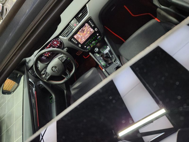 SKODA OCTAVIA Combi RS 2.0 TSi 245 DSG*PANO*ACC*CAMERA*19P*