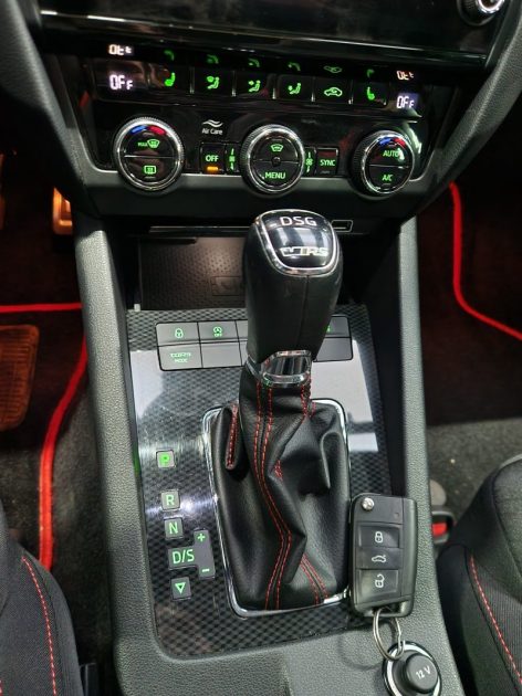 SKODA OCTAVIA Combi RS 2.0 TSi 245 DSG*PANO*ACC*CAMERA*19P*