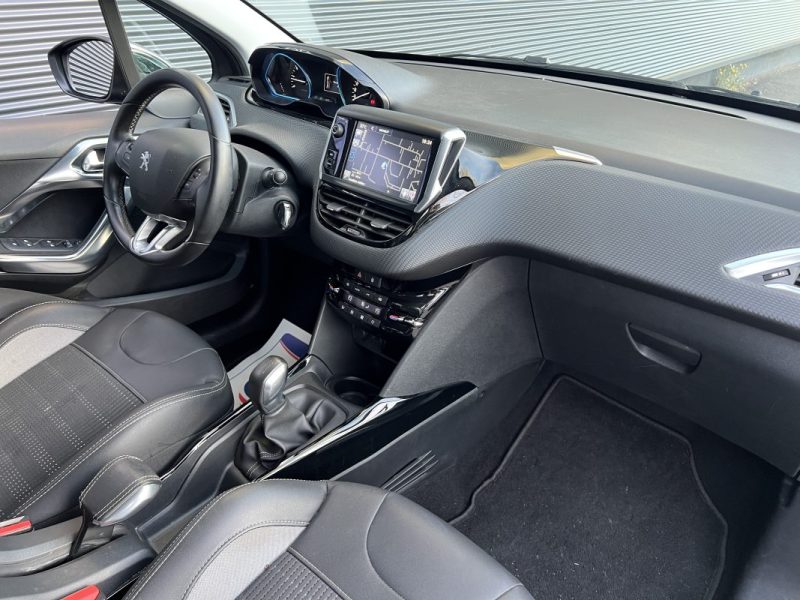 PEUGEOT 2008 1.2 110CH ALLURE / 1ÈRE MAIN - ENTRETIEN COMPLET PEUGEOT 