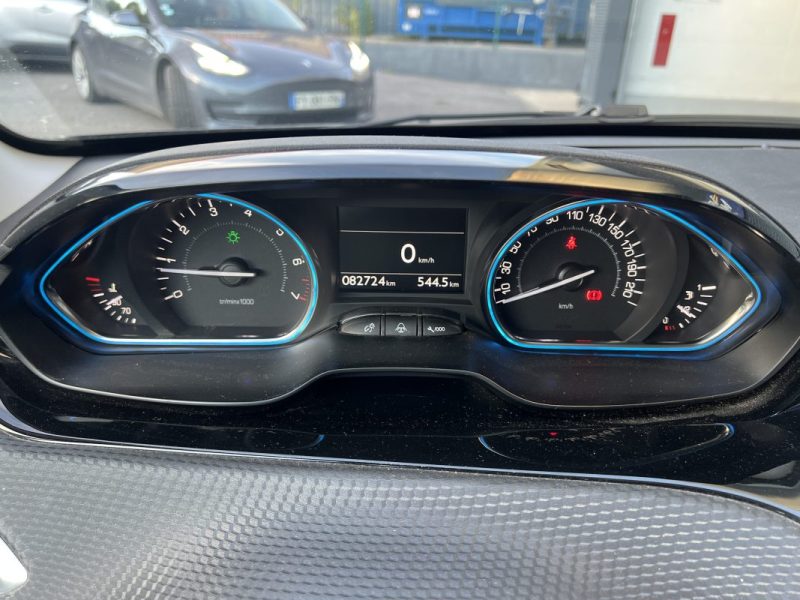 PEUGEOT 2008 1.2 110CH ALLURE / 1ÈRE MAIN - ENTRETIEN COMPLET PEUGEOT 