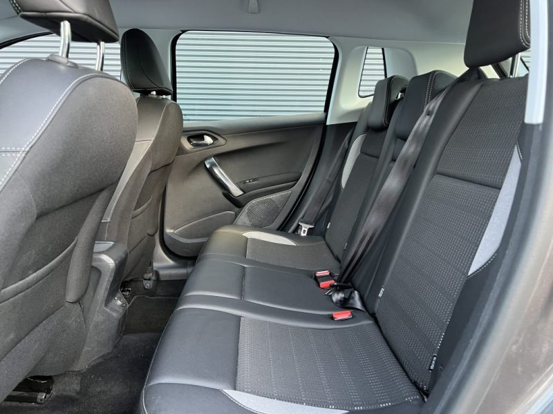 PEUGEOT 2008 1.2 110CH ALLURE / 1ÈRE MAIN - ENTRETIEN COMPLET PEUGEOT 