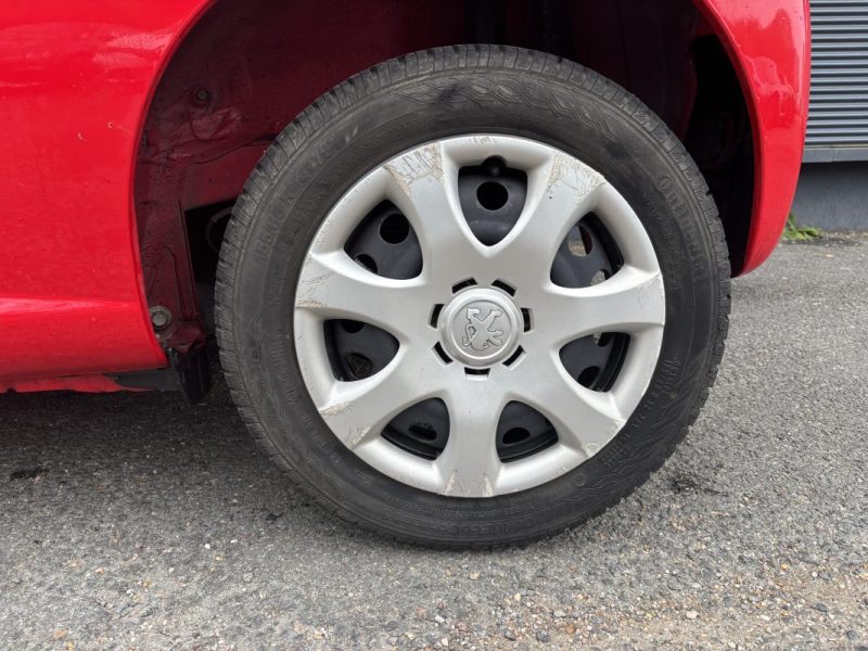 PEUGEOT 107 1.0 68CH 3P 2EME MAIN / SUIVI COMPLET PEUGEOT / MOTEUR A CHAINE 