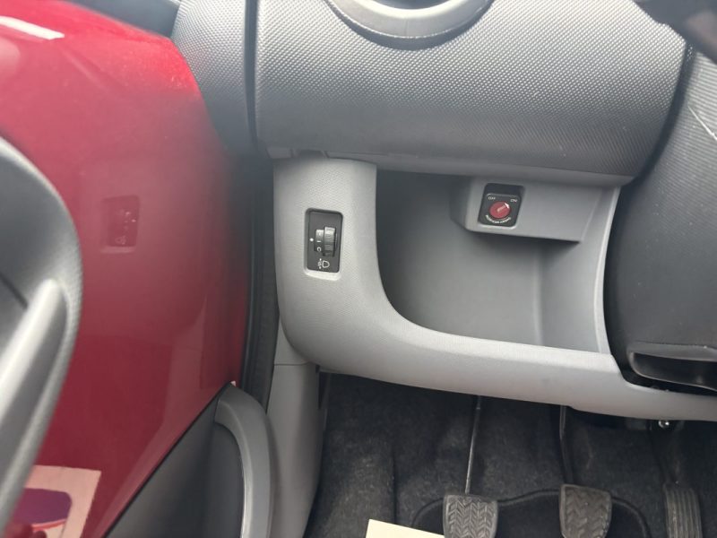 PEUGEOT 107 1.0 68CH 3P 2EME MAIN / SUIVI COMPLET PEUGEOT / MOTEUR A CHAINE 