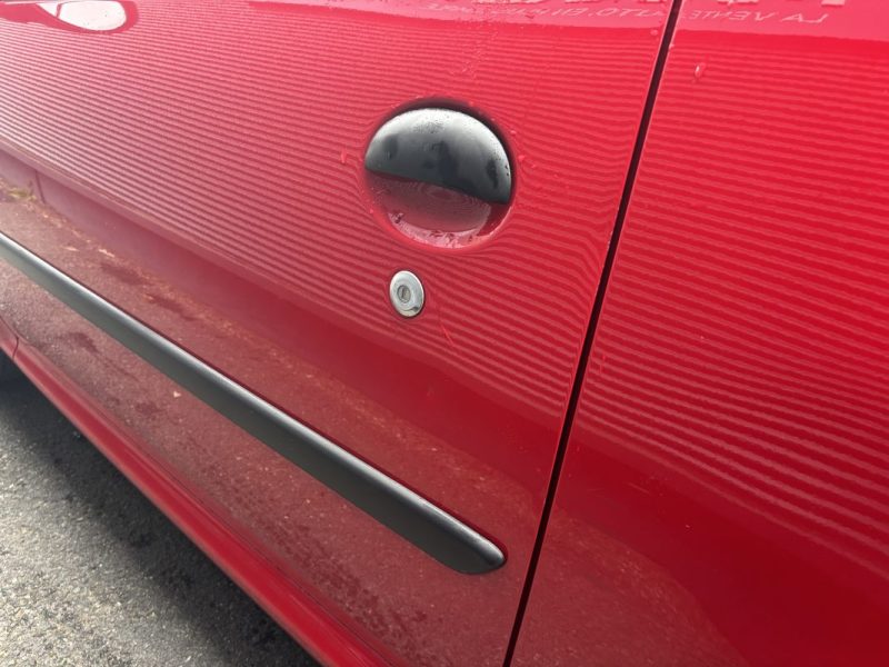 PEUGEOT 107 1.0 68CH 3P 2EME MAIN / SUIVI COMPLET PEUGEOT / MOTEUR A CHAINE 