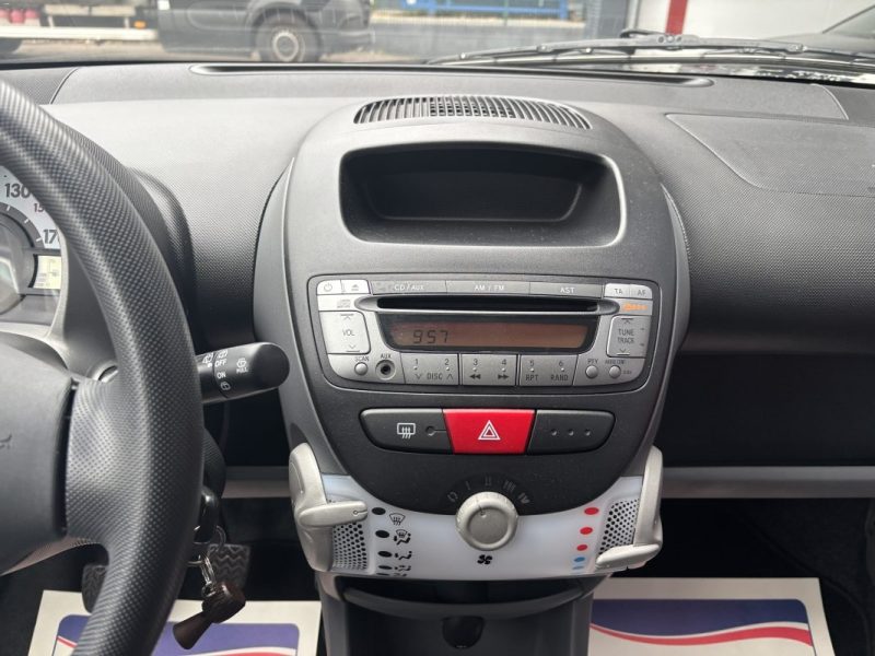 PEUGEOT 107 1.0 68CH 3P 2EME MAIN / SUIVI COMPLET PEUGEOT / MOTEUR A CHAINE 