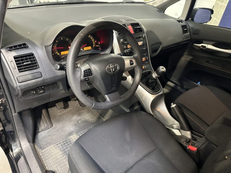 TOYOTA AURIS 2.0 D4D 126CH / MOTEUR A CHAINE / 2e MAIN