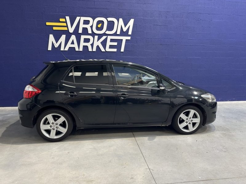 TOYOTA AURIS 2.0 D4D 126CH / MOTEUR A CHAINE / 2e MAIN