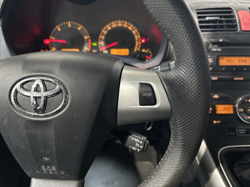 TOYOTA AURIS 2.0 D4D 126CH / MOTEUR A CHAINE / 2e MAIN