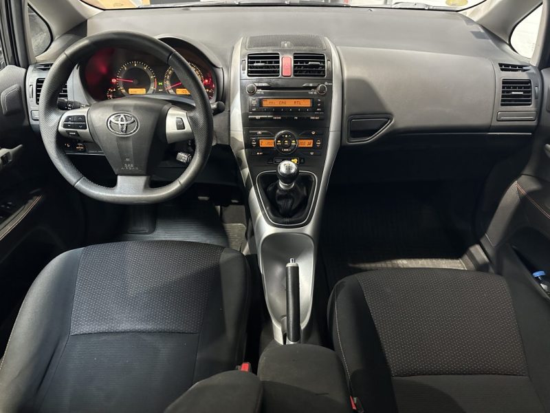 TOYOTA AURIS 2.0 D4D 126CH / MOTEUR A CHAINE / 2e MAIN