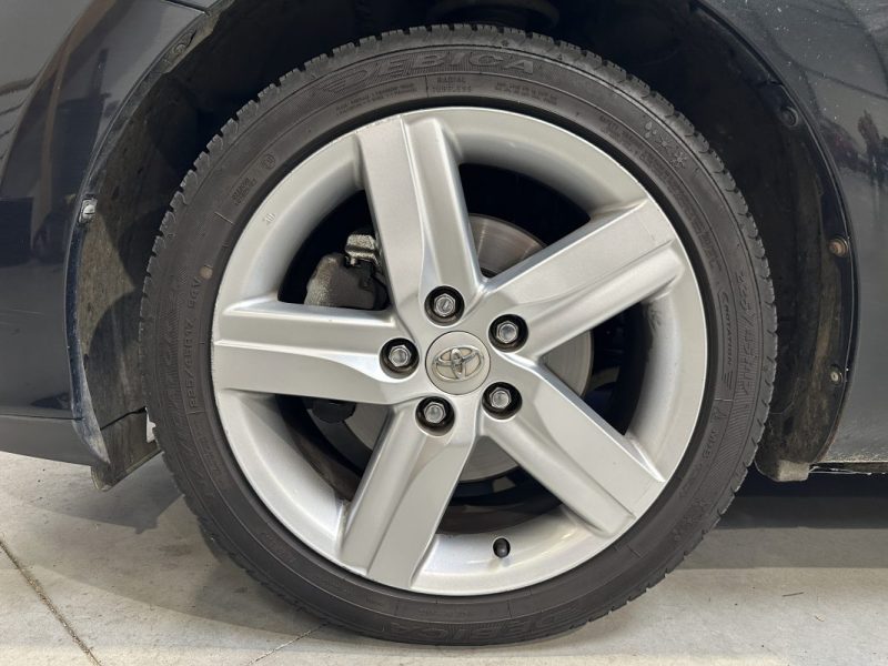 TOYOTA AURIS 2.0 D4D 126CH / MOTEUR A CHAINE / 2e MAIN