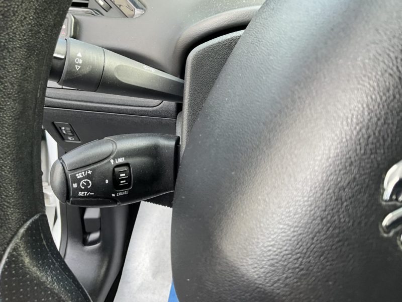 PEUGEOT 208 1.6 BLUEHDI 75 CV PREMIUM 