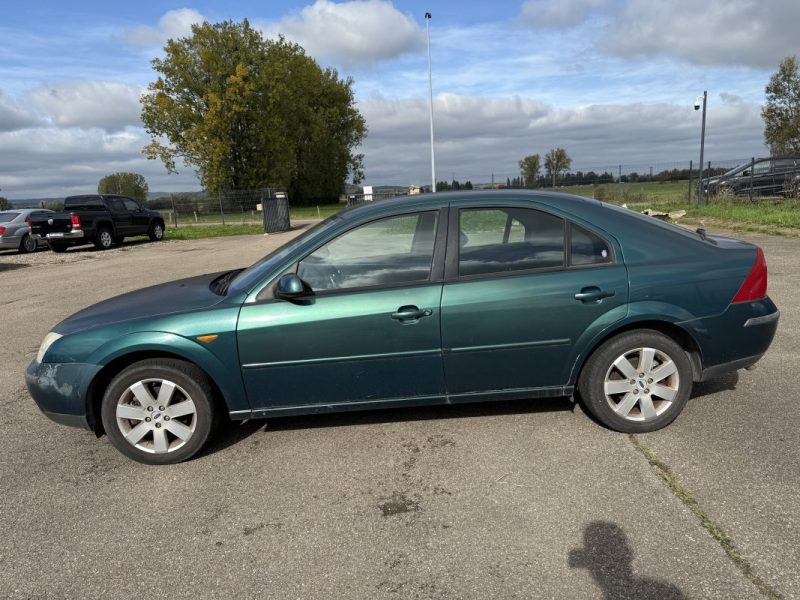 FORD MONDEO 2.0i 145ch 16V *En l'etat*
