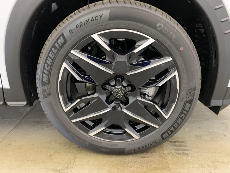 PEUGEOT 3008 HYBRID 145 E-DCS6 ALLURE 2025