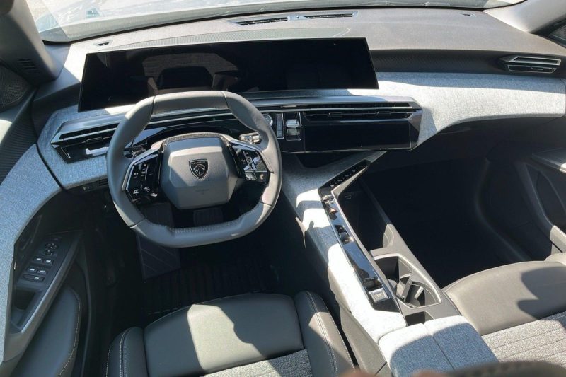 PEUGEOT 3008 HYBRID 145 E-DCS6 ALLURE 2025