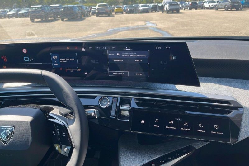 PEUGEOT 3008 HYBRID 145 E-DCS6 ALLURE 2025