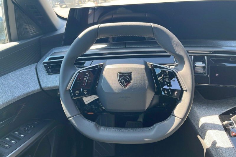 PEUGEOT 3008 HYBRID 145 E-DCS6 ALLURE 2025