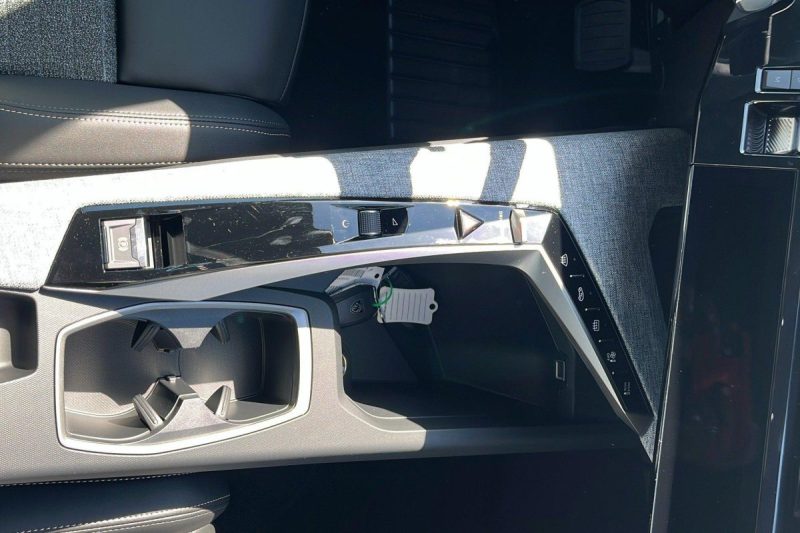 PEUGEOT 3008 HYBRID 145 E-DCS6 ALLURE 2025