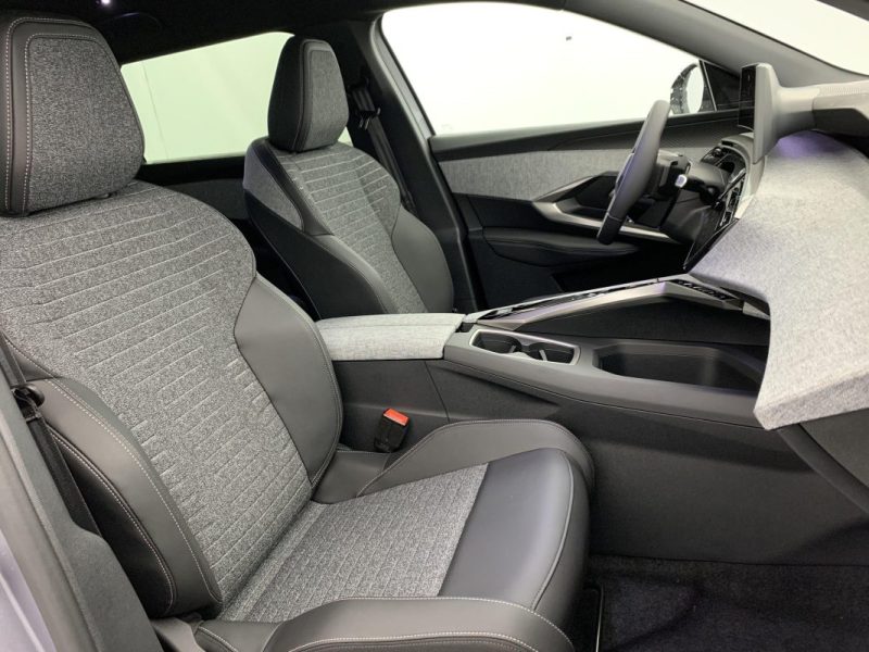 PEUGEOT 5008 HYBRID 145 E-DCS6 ALLURE 2025