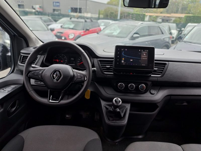 RENAULT TRAFIC L2 2.0 DCI 150 CV PASSENGER 9 PLACES TVA RECUPERABLE 2023