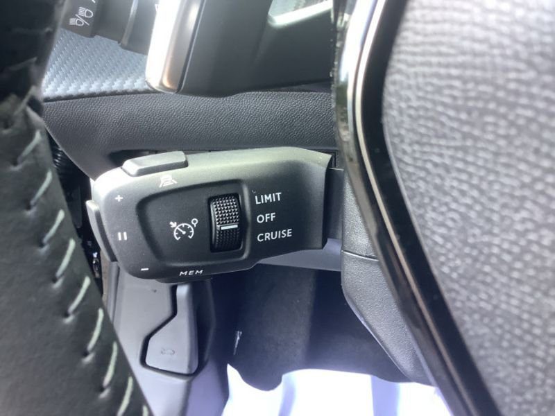 Peugeot 2008 Hybrid 145 e-DCS6 Allure