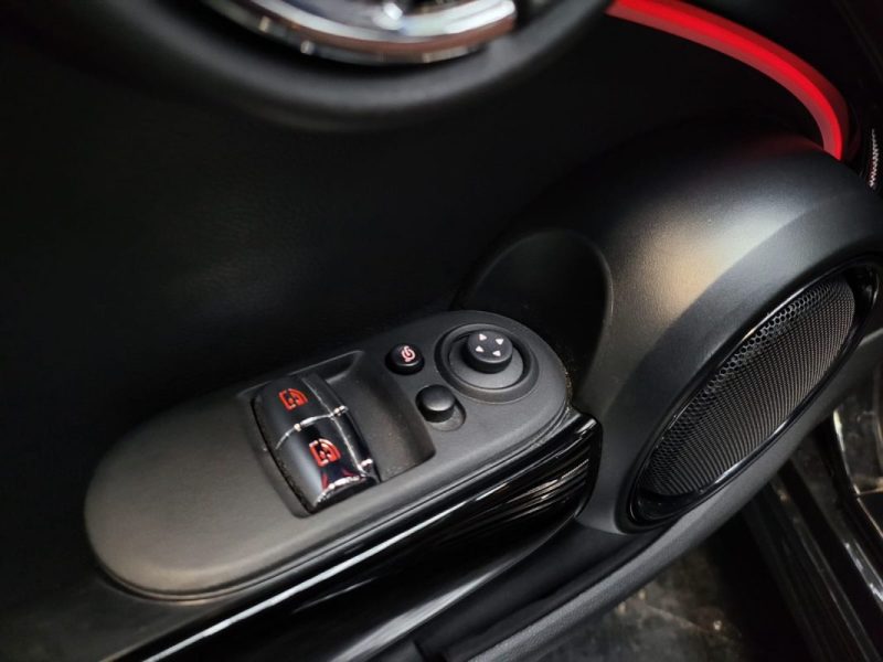 MINI COOPER JOHN COOPER WORKS 2.0i JCW 213 ch