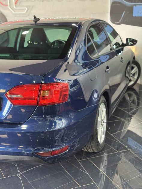 VOLKSWAGEN JETTA 1.6 TDI 105CH FAP TRENDLINE 