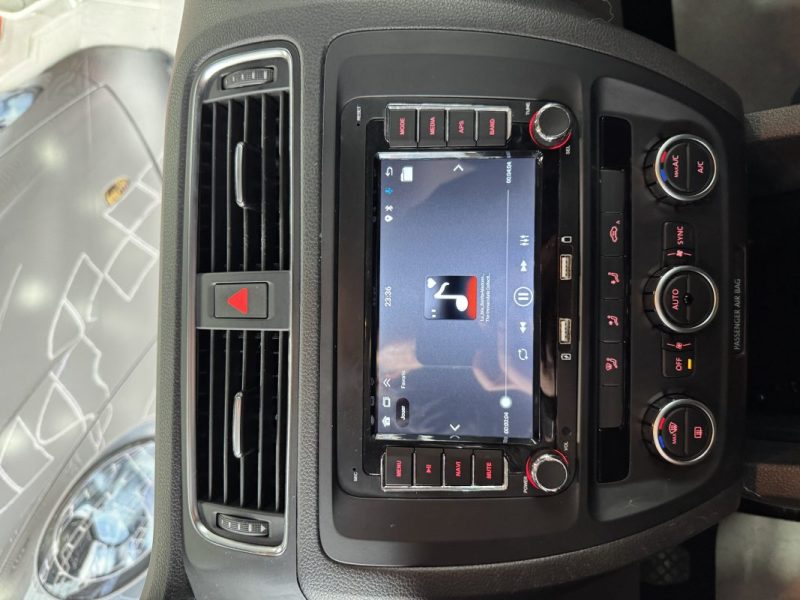 VOLKSWAGEN JETTA 1.6 TDI 105CH FAP TRENDLINE 